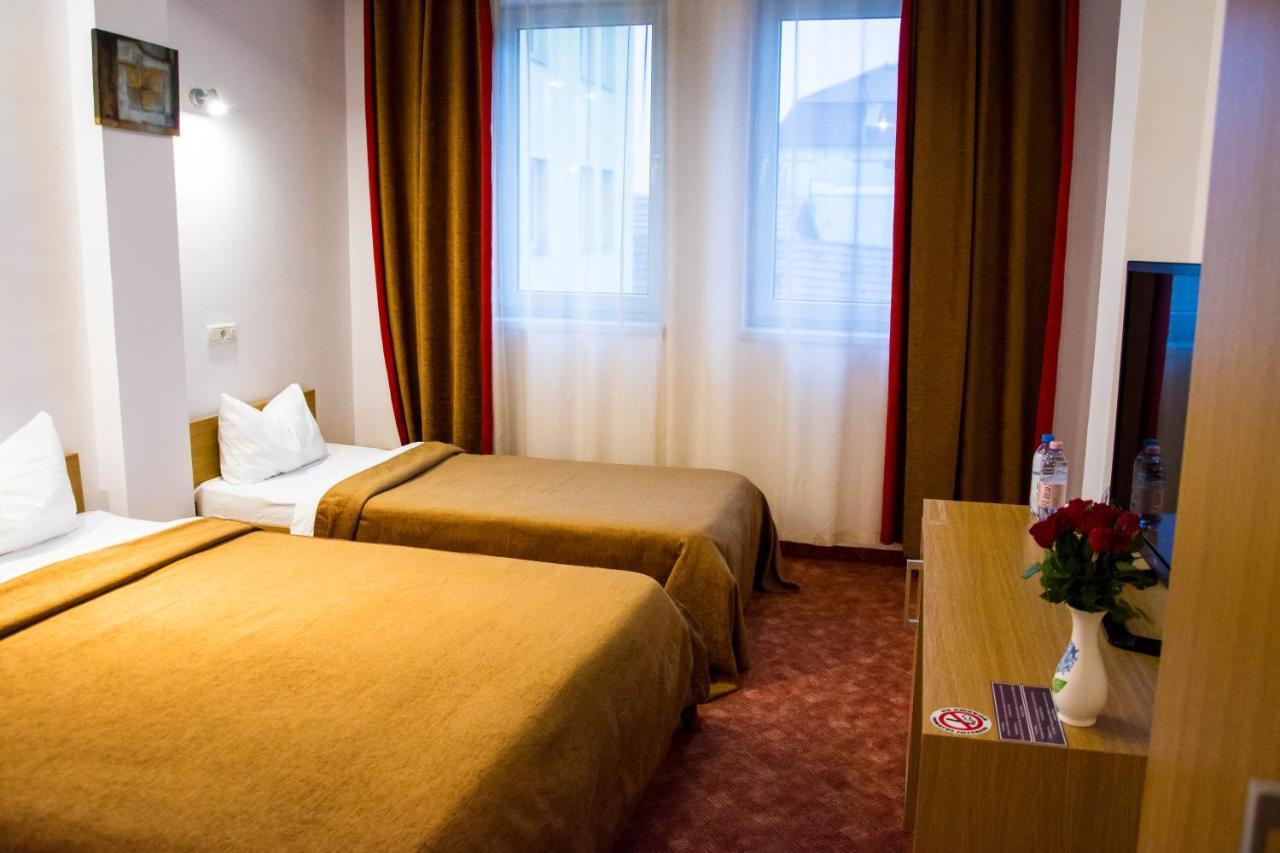 אראד Hotel Riga מראה חיצוני תמונה