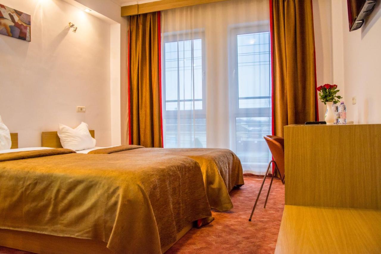 אראד Hotel Riga מראה חיצוני תמונה