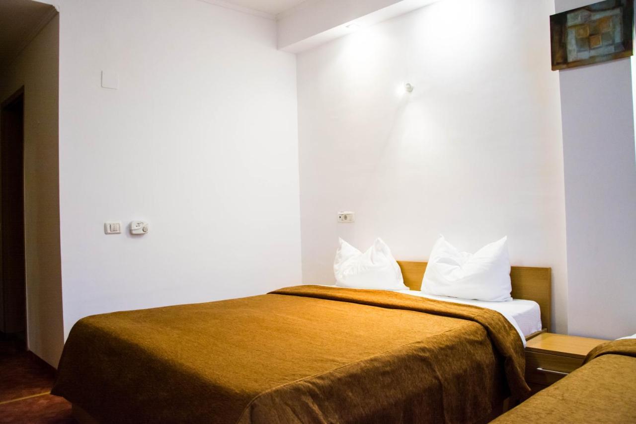 אראד Hotel Riga מראה חיצוני תמונה