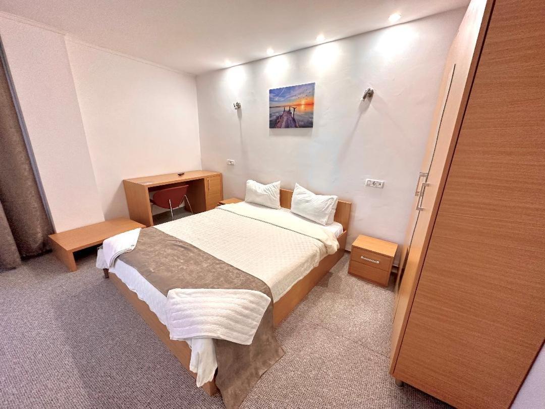 אראד Hotel Riga מראה חיצוני תמונה